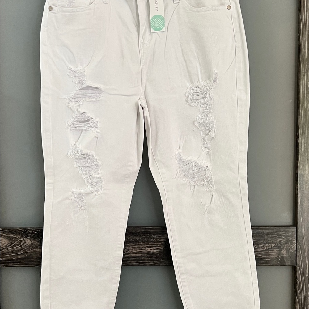 Judy Blue White Distressed Ankle Jeans